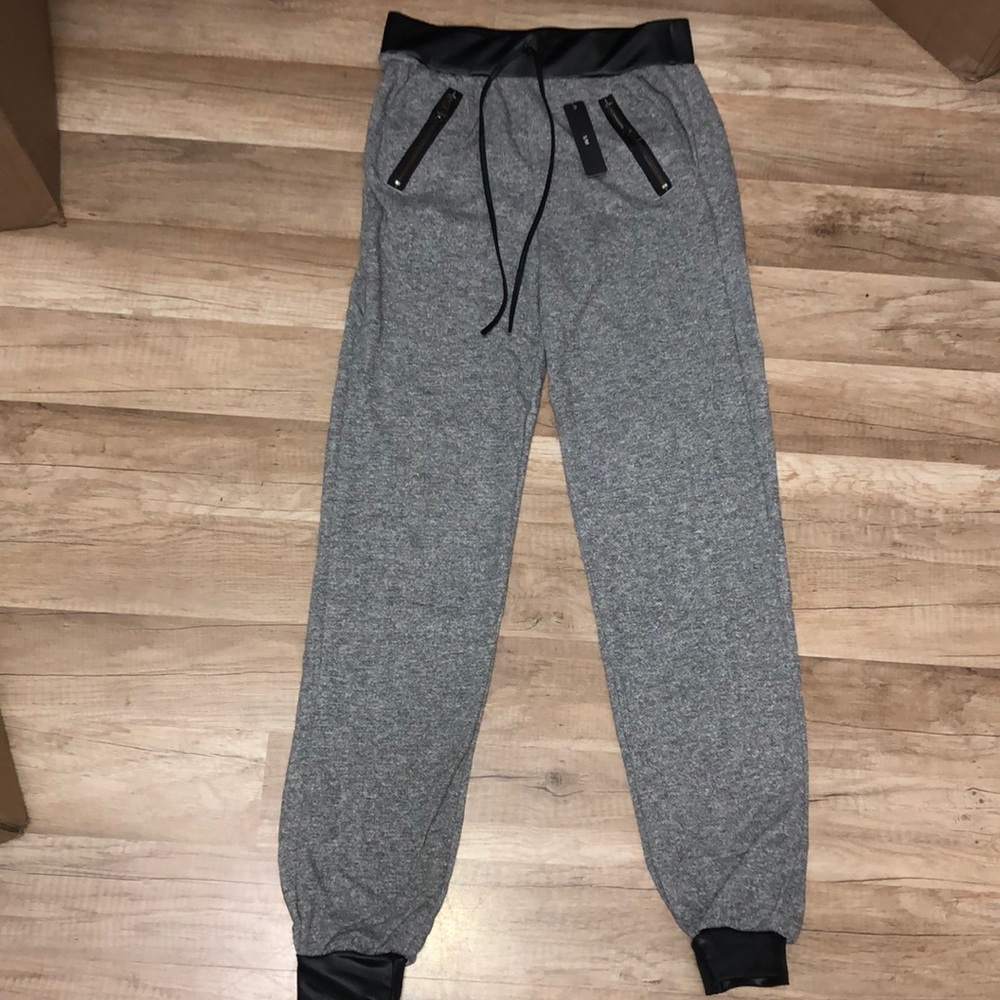 NWT Jogger, Sweatpants straight leg, zipper pocket - Picture 1 of 3
